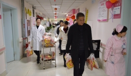 【感动】医院领导春节慰问住院患者及一线员工